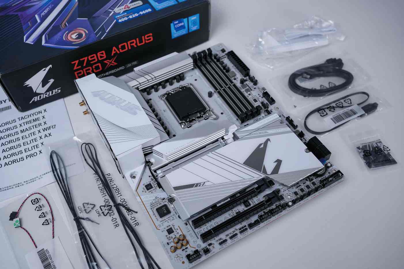 技嘉Z790 AORUS PRO X主板评测：超高颜值，顶级用料，打造白色海景房就选它